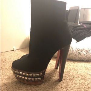 Lounoutin Boots size 7